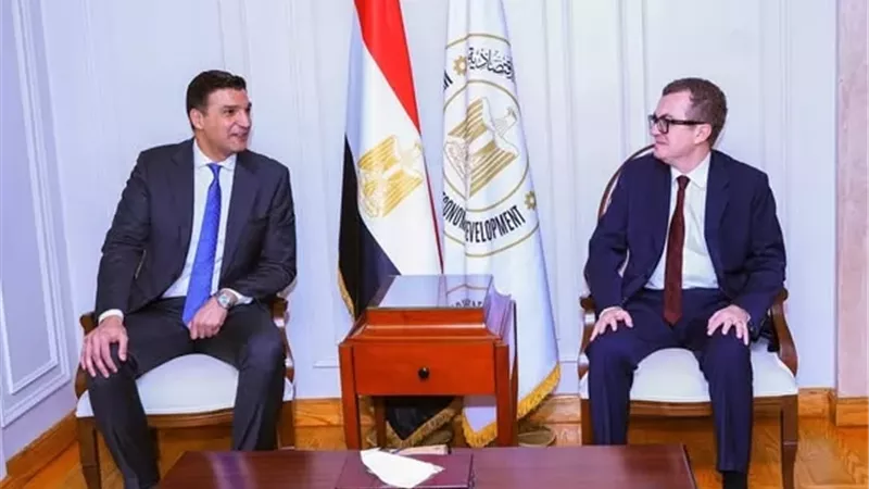 وزيرا التخطيط والصناعة يبحثان رفع كفاءة الاستثمارات الصناعية