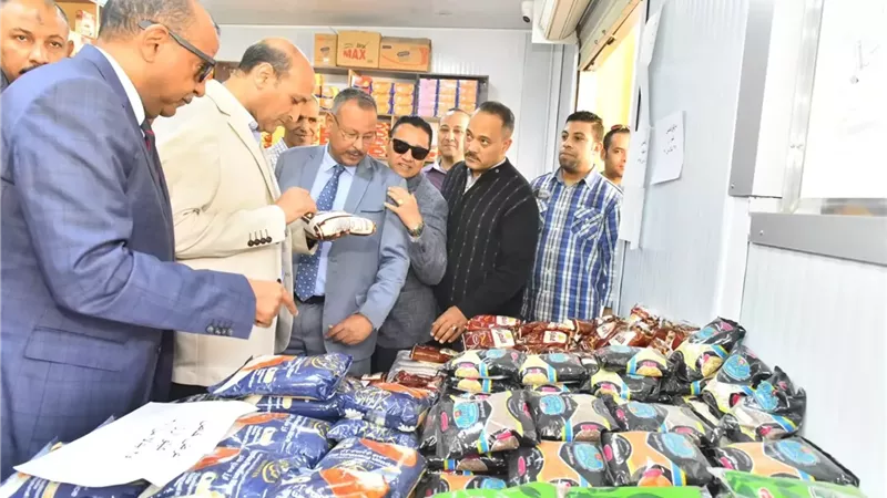 محافظ أسيوط يفتتح معرض السلع الغذائية بمناسبة أعياد المسيحيين