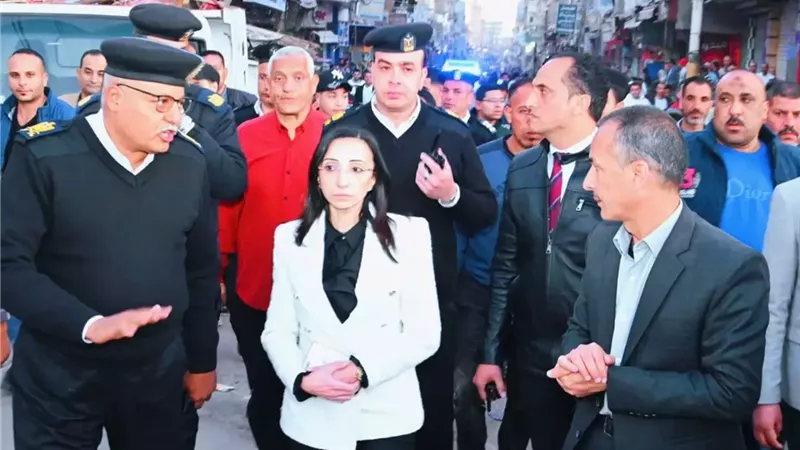 محافظ البحيرة تتفقد رفع الإشغالات من شوارع أبوحمص