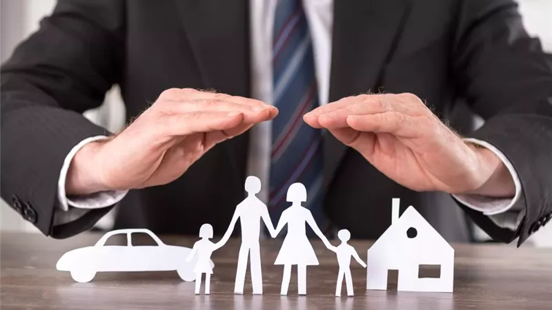 حكم العمل في شركات التأمين التجاري ومدى مشروعية الأجر