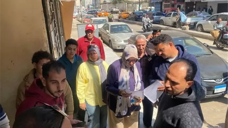 حملة “شارع منظم رصيف آمن” تطارد الإشغالات بالإسماعيلية..صور