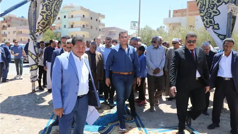 البرقي يضع حجر أساس مركز بدر الإسلامي بالقصير على مساحة ٦٦٠٠ متر
