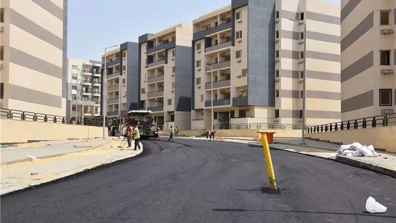 وزيرة الإسكان توجه بتسريع مشروعات الطرق بـ 5 مدن جديدة