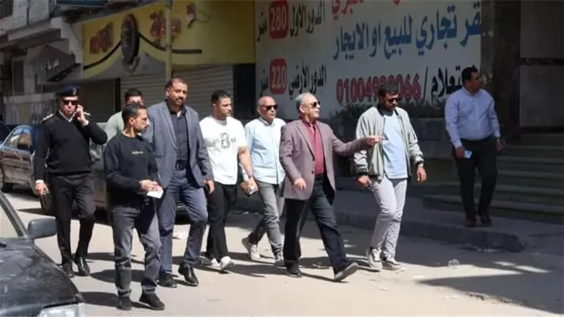 محافظ الإسماعيلية يتفقد شوارع حي أول..صور