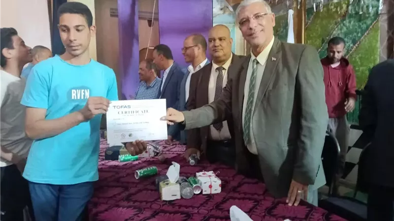 تسليم 55شهادة دولية في البرمجة والذكاء الاصطناعي لطلاب أولى ثانوي
