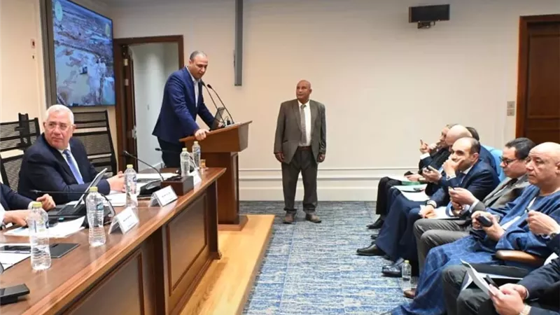 النائب محمد طلبة ينهي أزمة مزارعي القنطرة غرب