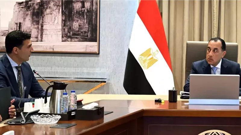 رئيس الوزراء يُتابع مستجدات البرنامج الوطني لتنمية صناعة السيارات