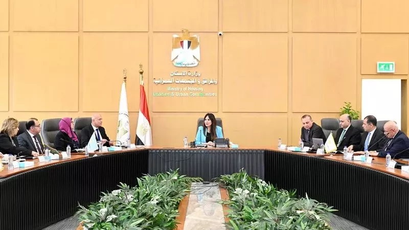 وزيرة الإسكان تتابع موقف تنفيذ مشروعات مبادرة حياة كريمة