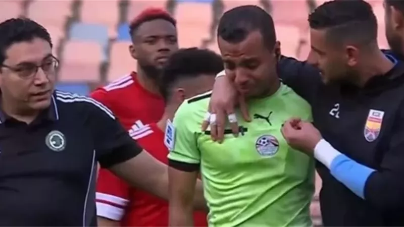 اتحاد الكرة يُعلن إصابة الحكم مصطفى الشهدي بقطع في الرباط الصليبي
