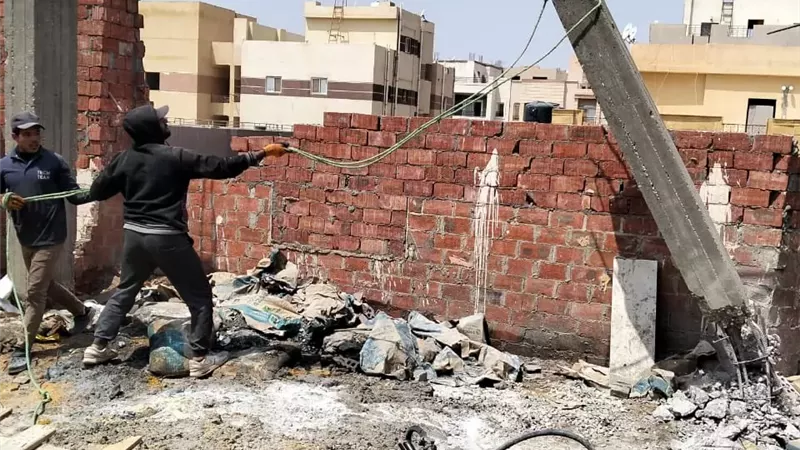 بالصور.. جهاز القاهرة الجديدة يتصدى لمخالفات البناء بالتجمع