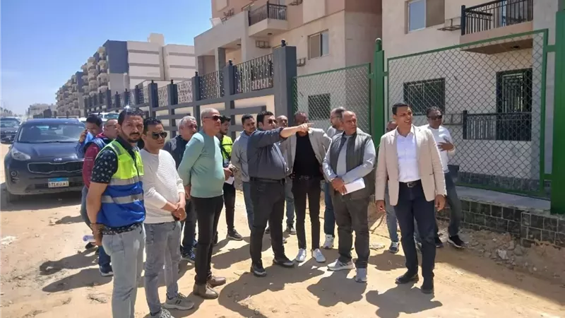 بلمسات جمالية.. جهاز القاهرة الجديدة يرفع كفاءة طرق التجمع الثالث