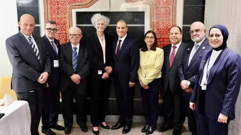 وزير الخارجية يلتقي نائب رئيس البنك الدولي للبنية التحتية