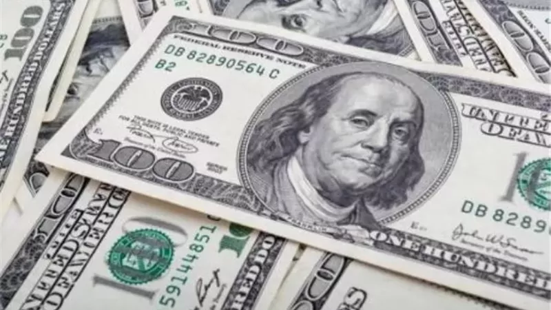 الدولار يتراجع لأدنى مستوى في 6 أسابيع