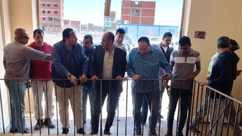 بيان هام من رئيس جهاز الشروق للسكان بشأن ملف المياه فى المدينة.. صور