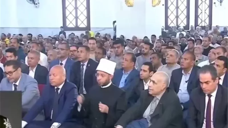 الأزهرى وصابر والمسلمانى يؤدون صلاة الجمعة بمسجد أحباب المصطفى فيديو