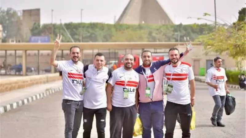 جماهير الزمالك تتوافد لملعب المباراة لمؤازارة فريقها ضد شباب بلوزداد