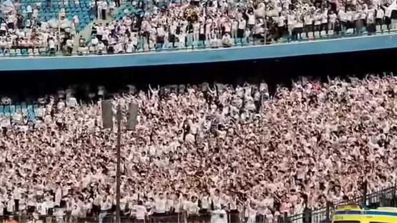 هتافات جماهير الزمالك تهز استاد القاهرة خلال مواجهة شباب بلوزداد