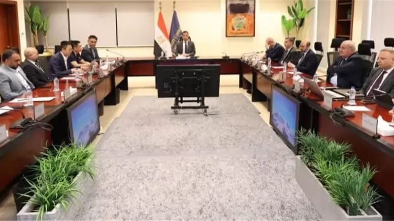 رأفت هندي: تهيئة بيئة جاذبة للاستثمارات في صناعة الهواتف