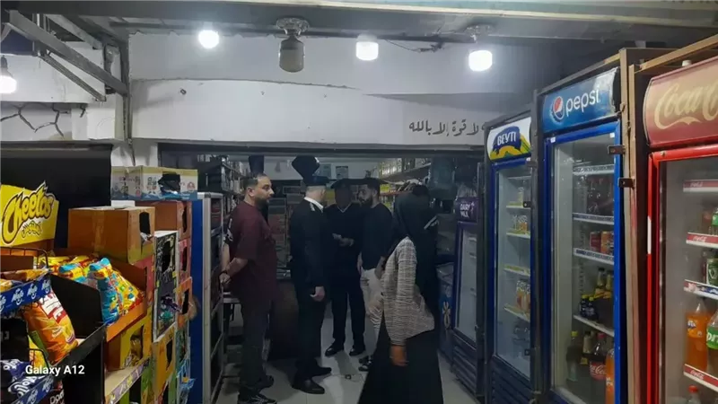 تحرير ٧ محاضر بيئية للمحال التجارية بالإسماعيلية..صور