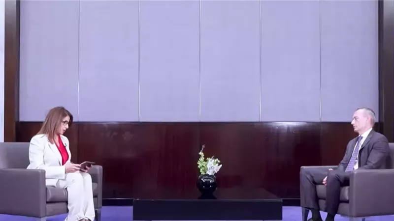 ملادينوف يشيد بالدور المصري لفهمه العميق لتعقيدات الوضع وجهوده في الوساطة