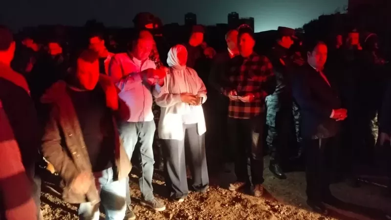 مدير أمن القليوبية يشرف ميدانياً على إخماد حريق 3 مصانع بالقناطر الخيرية