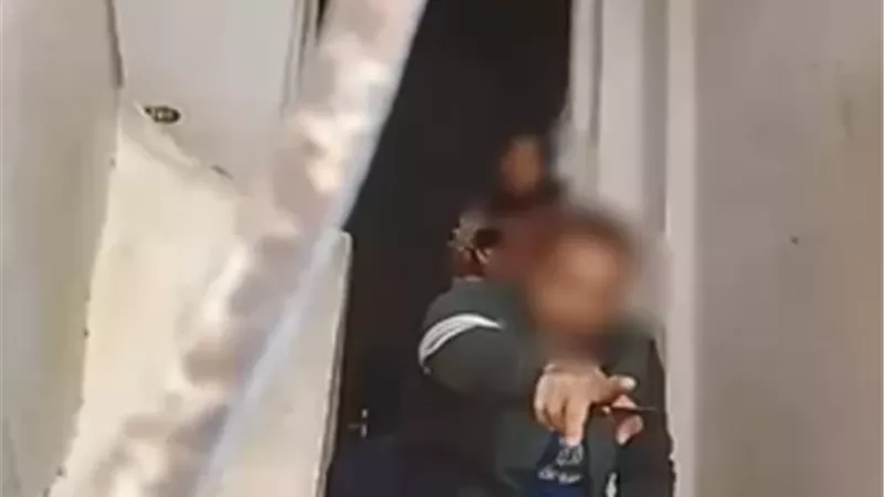 خلافات الميراث .. حبس المتهمين بالتعدي على طالبة ووالدتها ومنعهم