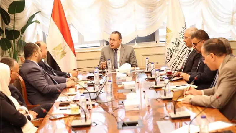 وزير التعليم العالي يبحث شراكة موسعة مع جهاز مستقبل مصر والجامعات