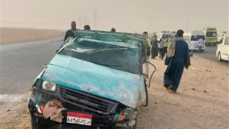 إصابة 15 عاملا في انقلاب سيارة ربع نقل بالصحراوى الغربى فى أسوان