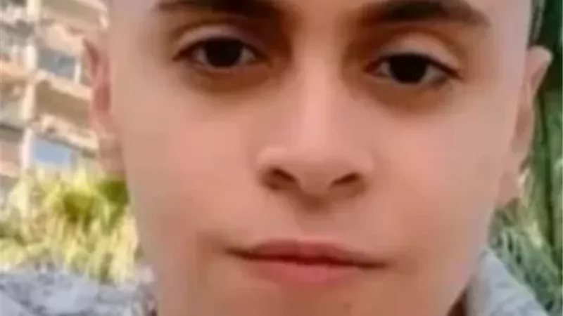 مصرع شاب وإصابة والدة على يد 