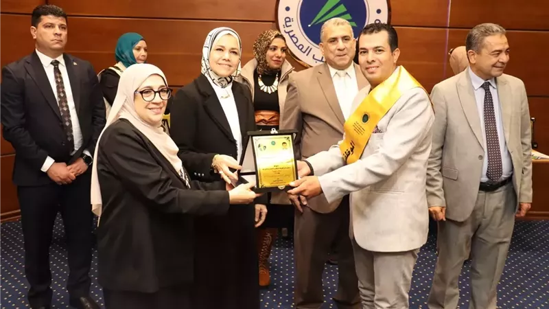 الضرائب تُكرم 134 