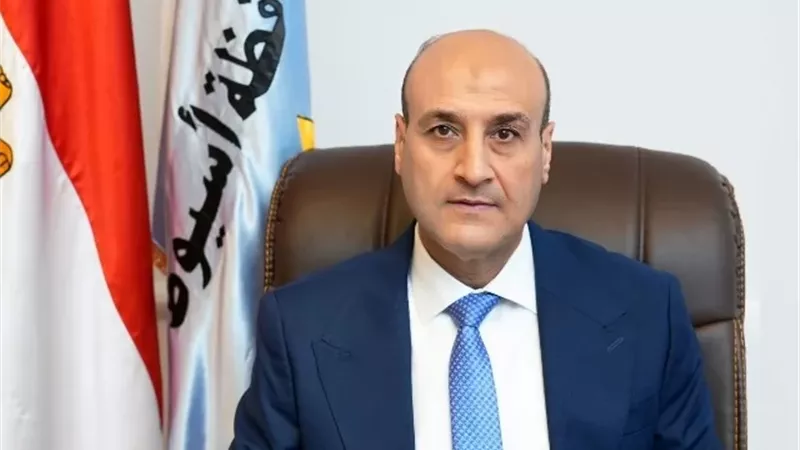 نقابات عمال بأسيوط يهنئ المحافظ والقيادات بعيد أسيوط القومى