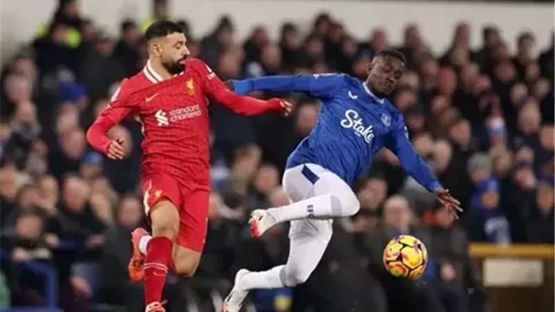 ديربي الميرسيسايد يشتعل على أنفيلد.. ليفربول يصطدم بإيفرتون في صراع النقاط