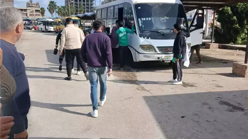 رئيس مدينة بلطيم يتابع إنهاء تكدس الركاب والطلاب