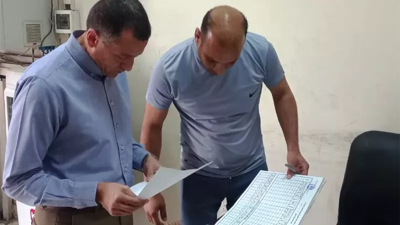 محافظ أسوان يضبط 