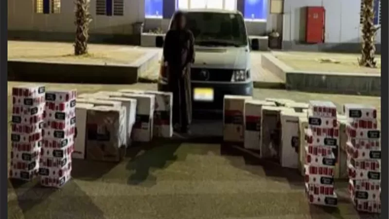 ضبط عاطل بحوزته 12 ألف عبوة سجائر مهربة ومجهولة المصدر بمطروح