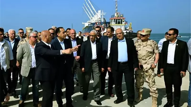 رئيس الوزراء يتفقد مشروع تطوير ميناء العريش البحري