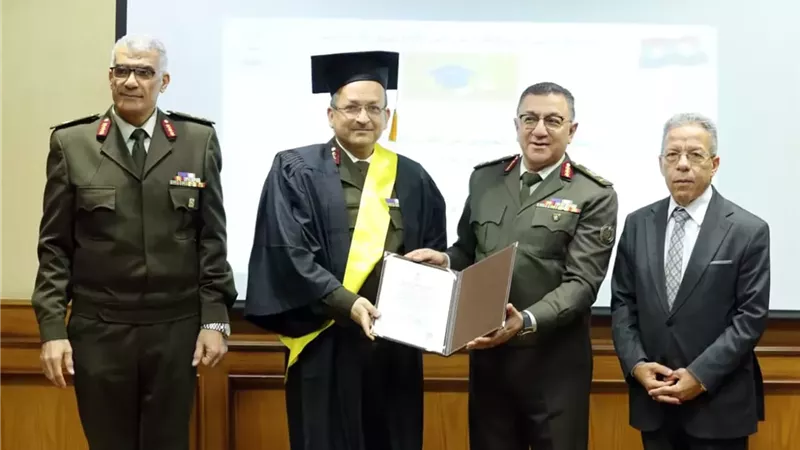 الأكاديمية الطبية العسكرية تنظم مراسم تسليم الشهادات العلمية وتكريم المتميزين من الأطباء العسكريين والمدنيين