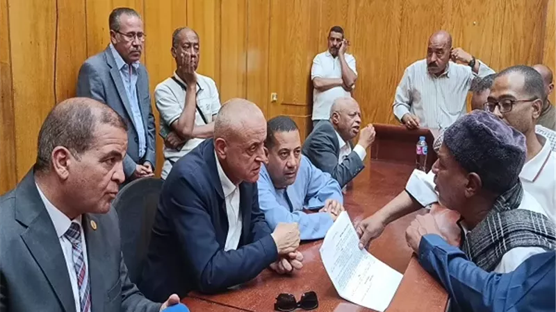 محافظ الاقصر: إنشاء كوبرى الدير ووحدة الغسيل الكلوى
