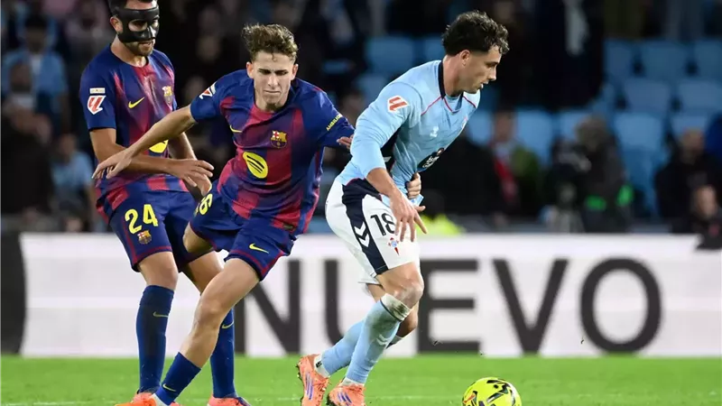 حكام مباراة برشلونة وسيلتا فيجو في الدوري الإسباني