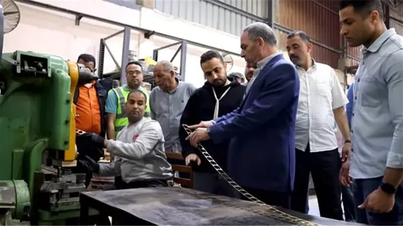 محافظ الإسماعيلية يتفقد المنطقة الصناعية ..صور