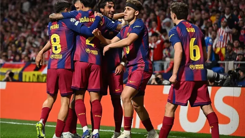 هانز فليك يعلن قائمة برشلونة لمباراة سيلتا فيجو بالدوري الإسباني