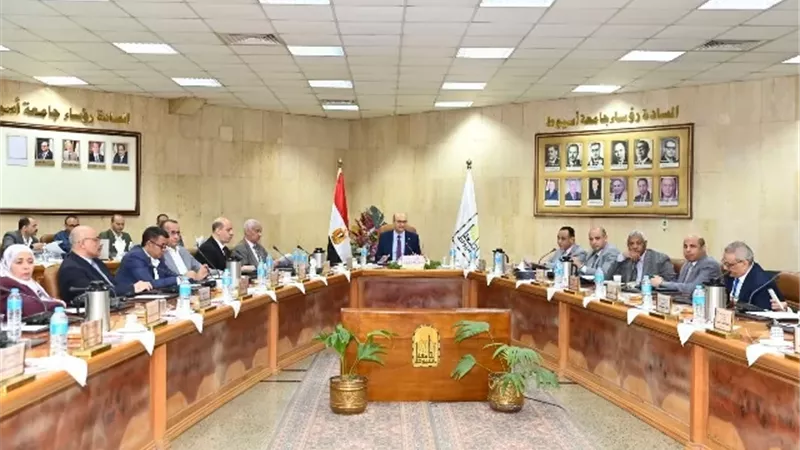 مجلس جامعة أسيوط يعقد اجتماعه الدوري برئاسة المنشاوي