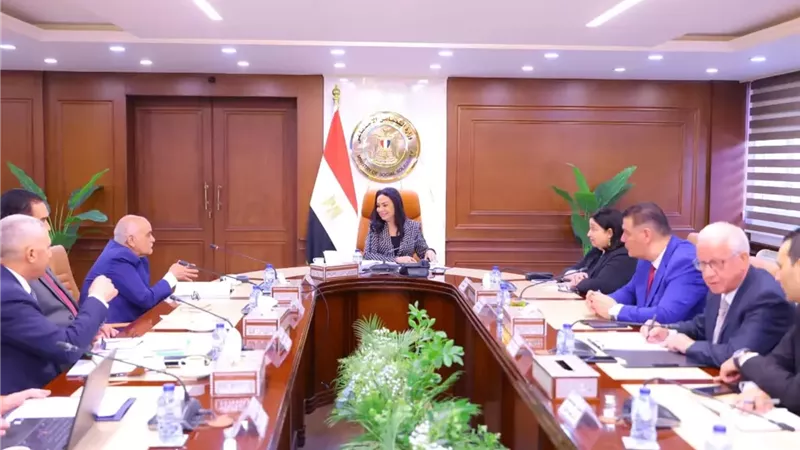 وزيرة التضامن تتابع الموقف التنفيذي لمراكز التجميع والمواءمة