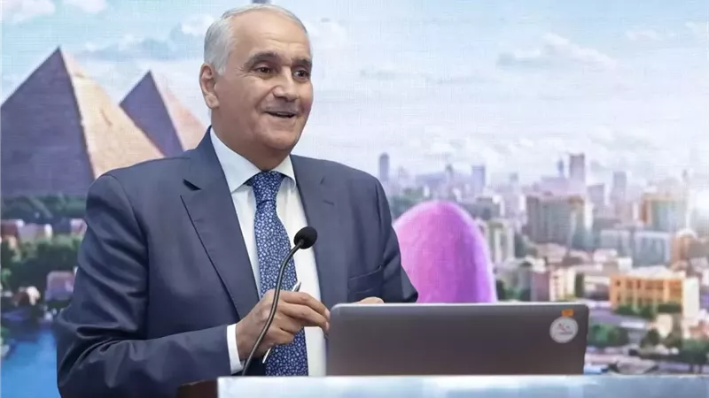 د.عصام العدوي يستعرض دور القومي للمرأة في دعم ملف صحة النساء