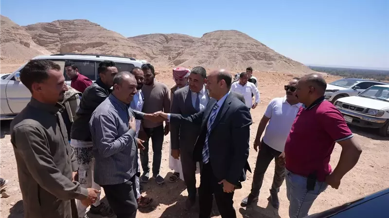 محافظ أسيوط يتفقد محور البداري البحر الأحمر
