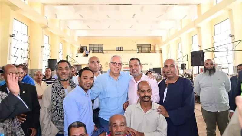 وزير الري يوجه بسرعة استكمال خطط تطهير المساقي