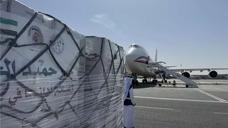 مطار العريش يستقبل طائرة مساعدات إماراتية تحمل 100 طن مواد غذائية