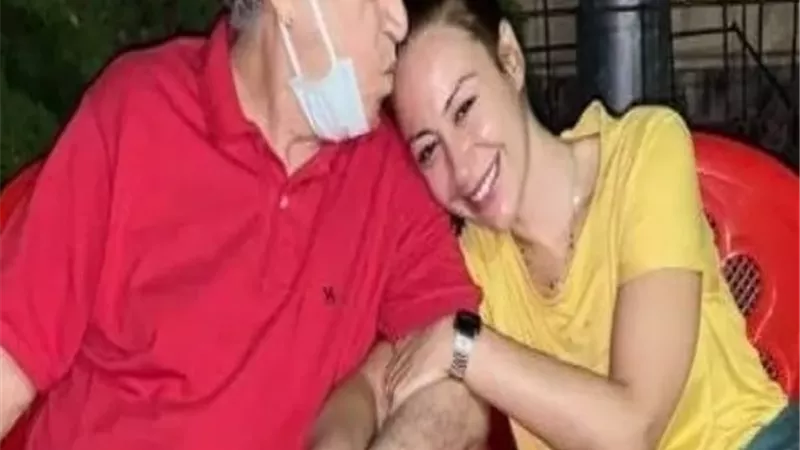أول تعليق من منة شلبي بعد عزاء والدها