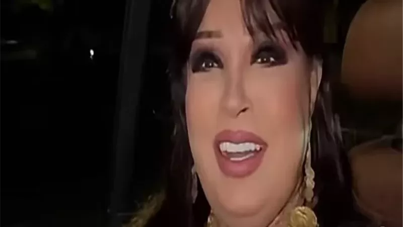 فيفي عبده تمازح جمهورها فى عيد ميلادها: 