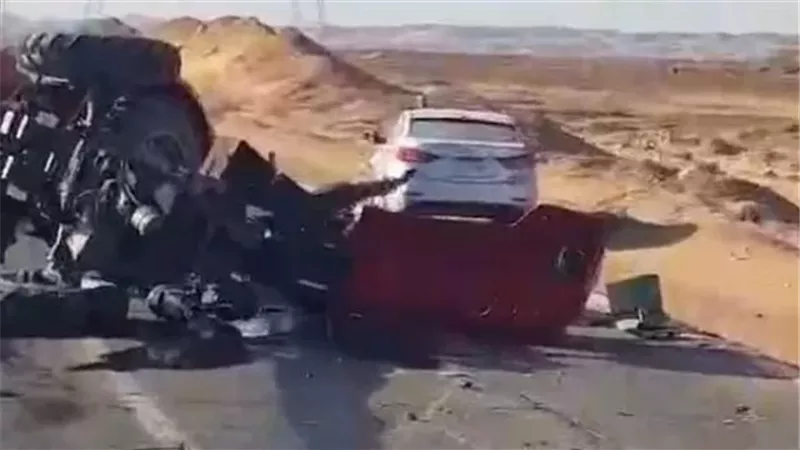 إصابة 4 في تصادم جرار زراعى وسيارتين ملاكي فى الوادي الجديد